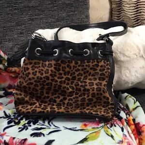 Chic Leopard Print Shoulder Bag with Black Trim